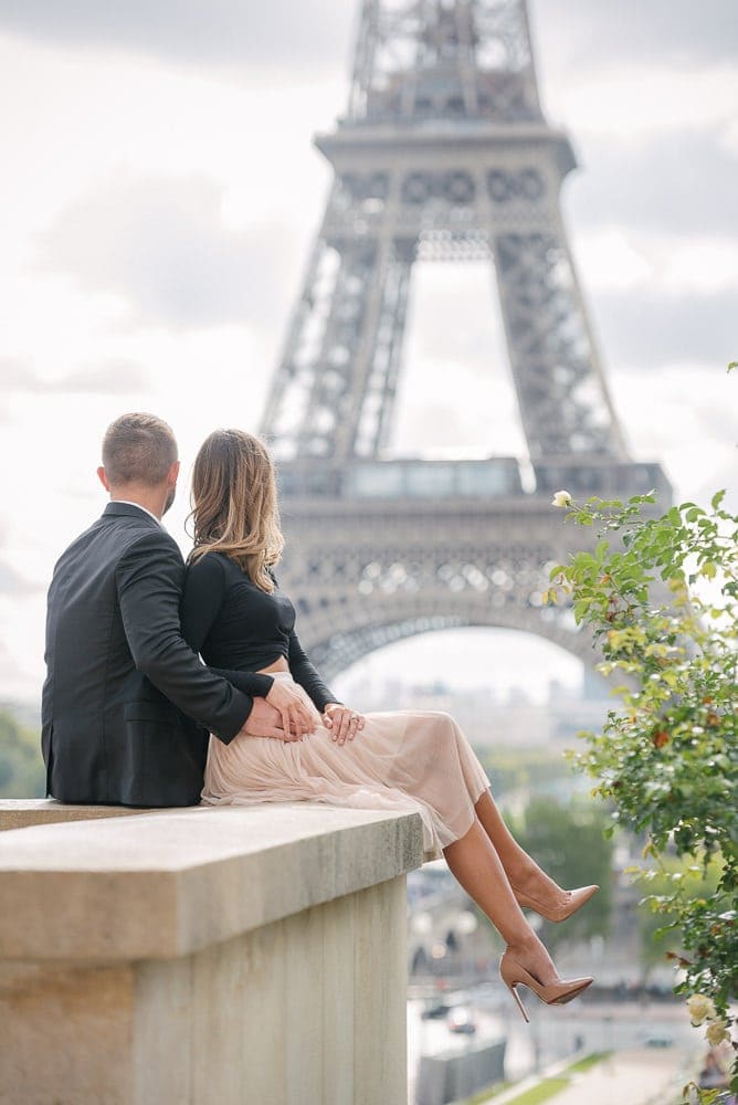 Beautiful couple hugging and enjoying the view over the Eiffel Tower