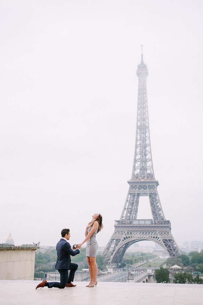 Paris proposal photographer - Real life surprise proposal at the Eiffel Tower